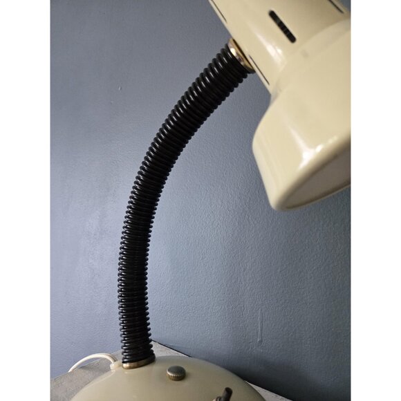 Vintage Beige Enamel Metal & Plastic Desk Lamp Adjustable Goose Neck Retro - Picture 4 of 10